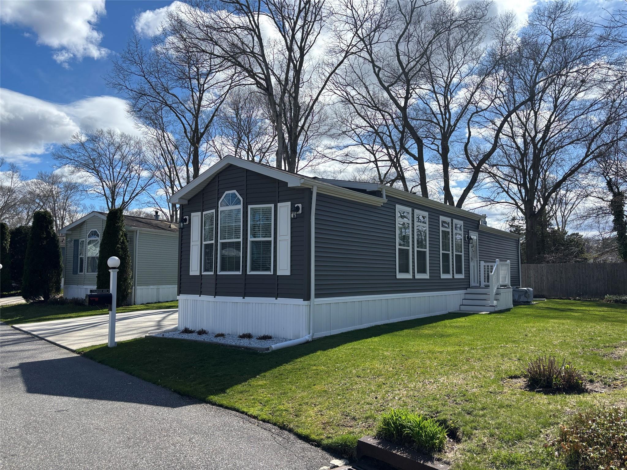 Single Family Old Country  Suffolk County, NY 11901, MLS-851625-2