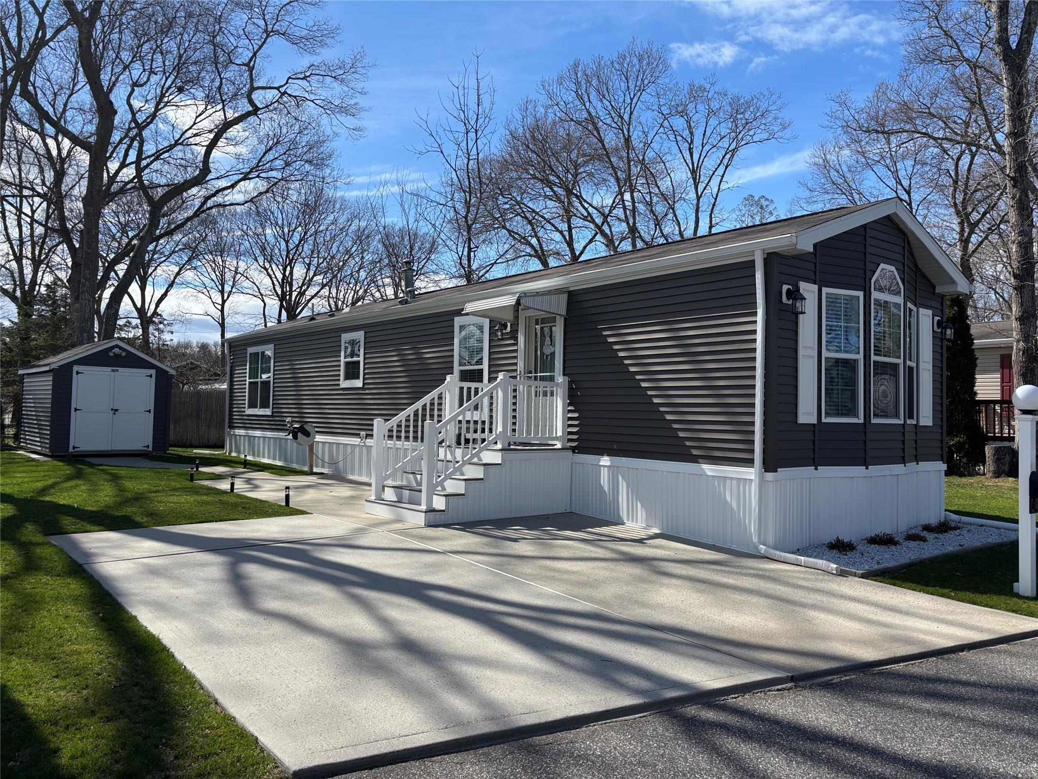 Single Family Old Country  Suffolk County, NY 11901, MLS-851625-3