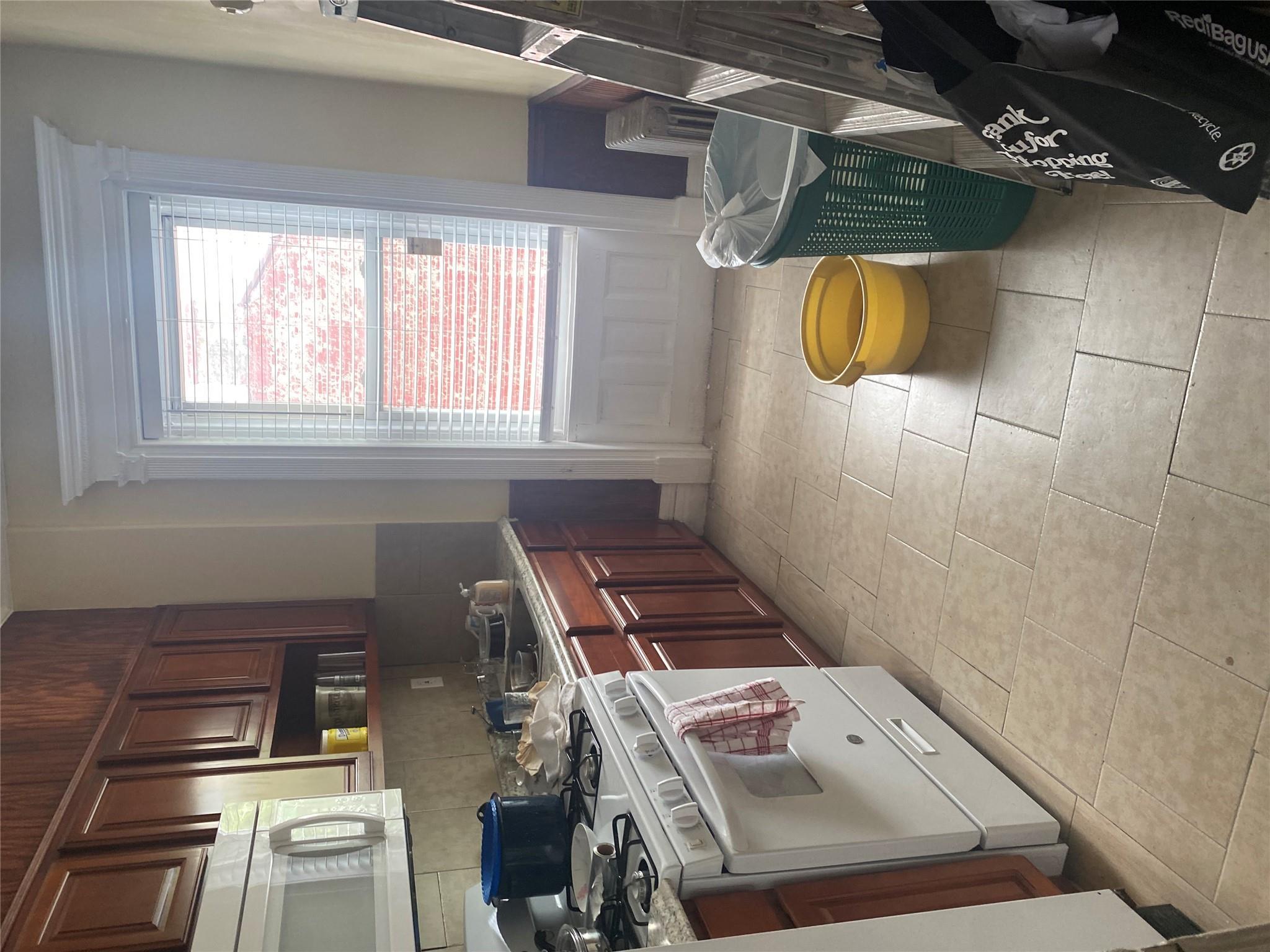 Single Family Stuyvesant  Brooklyn, NY 11221, MLS-851628-10