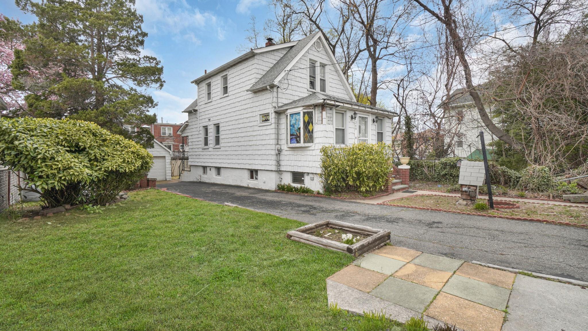 Single Family Blair  Bronx, NY 10465, MLS-851635-2