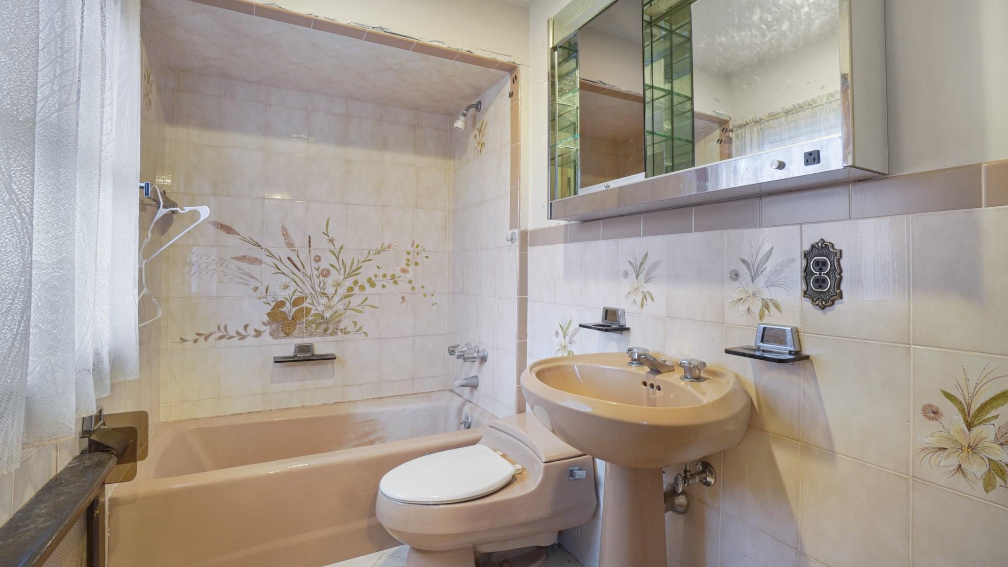 Single Family Blair  Bronx, NY 10465, MLS-851635-21