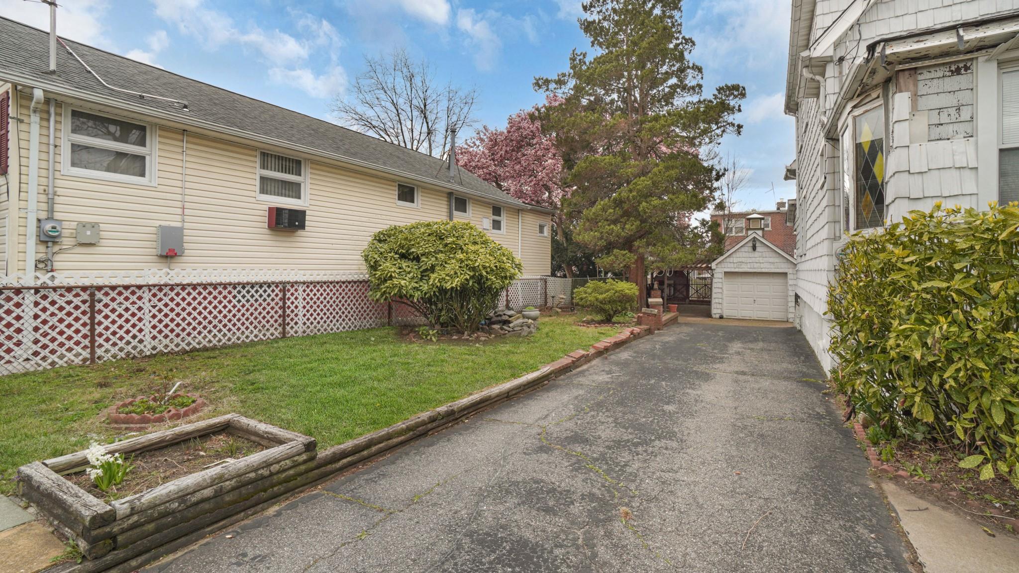 Single Family Blair  Bronx, NY 10465, MLS-851635-3
