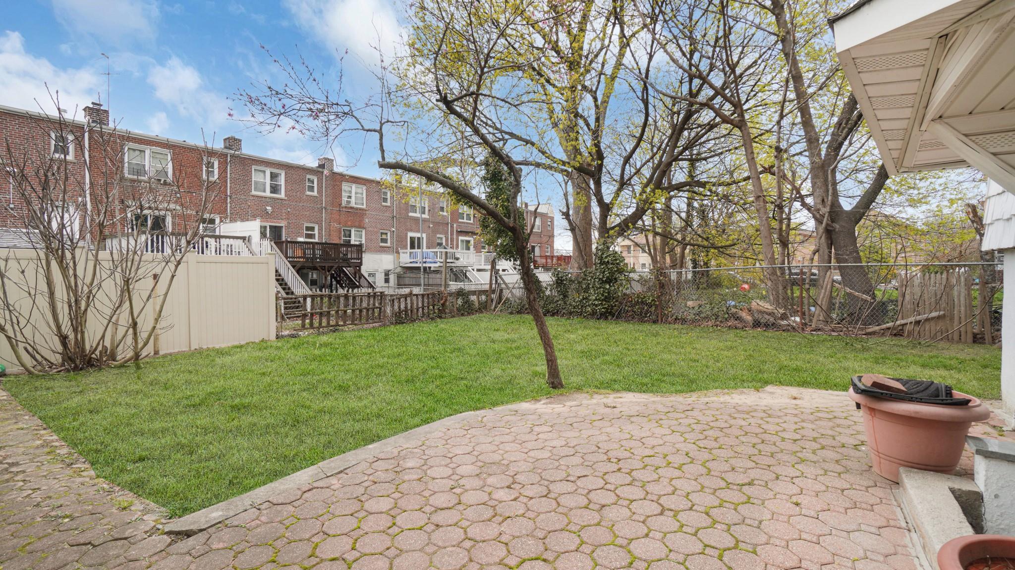 Single Family Blair  Bronx, NY 10465, MLS-851635-6