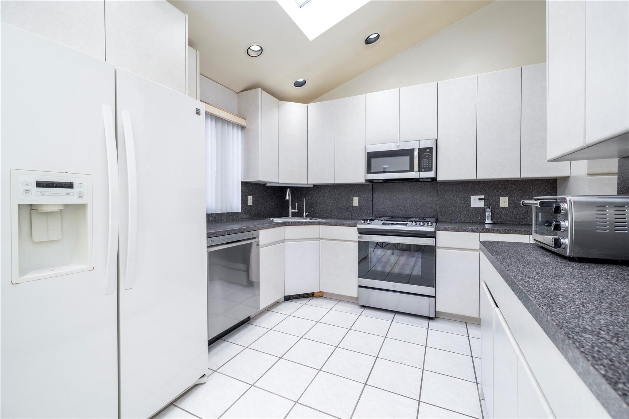 Single Family Green  Nassau County, NY 11510, MLS-851640-11