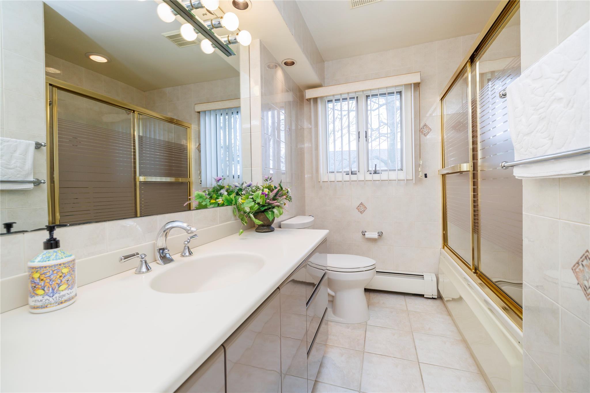Single Family Green  Nassau County, NY 11510, MLS-851640-21