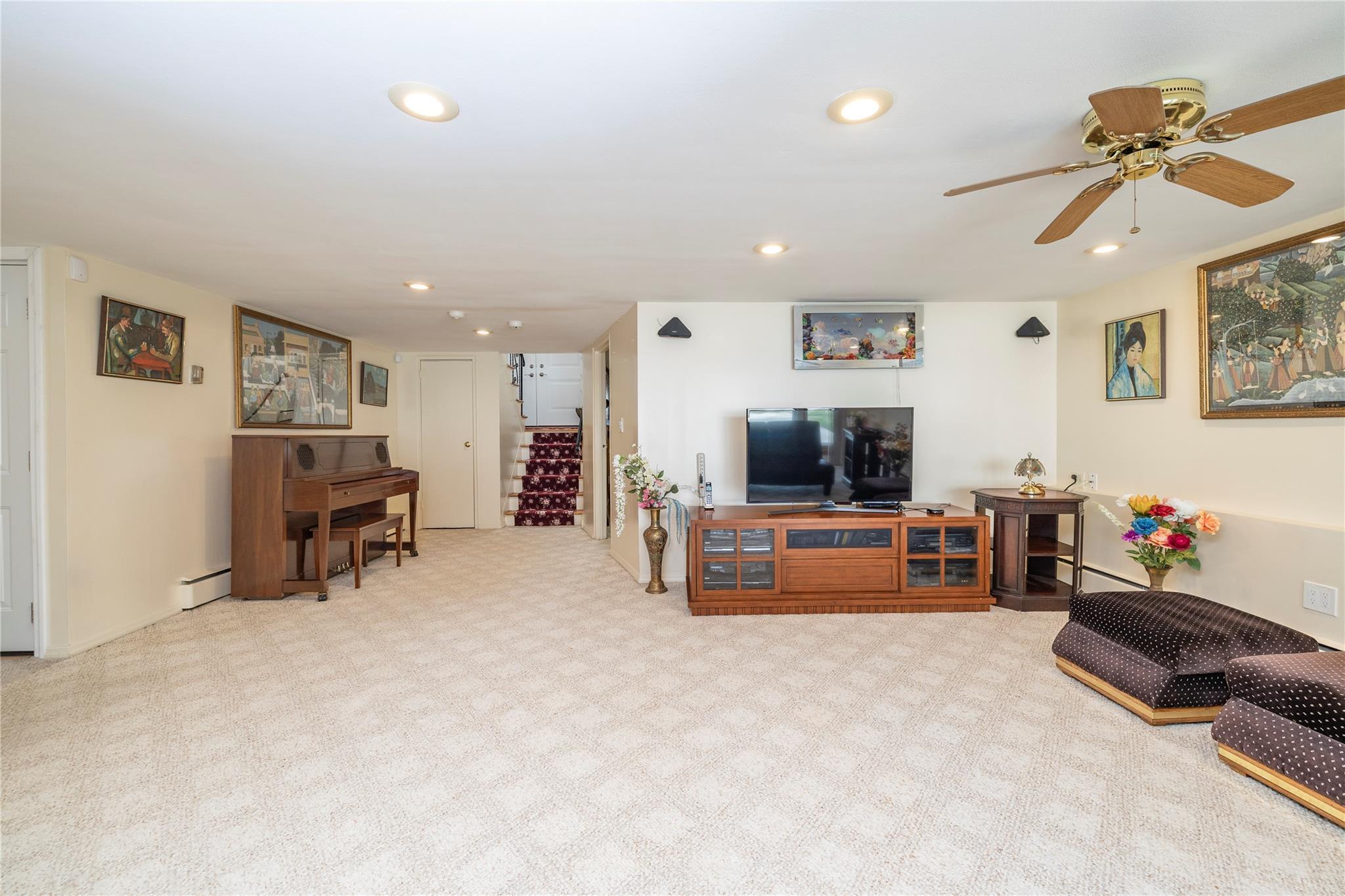 Single Family Green  Nassau County, NY 11510, MLS-851640-23