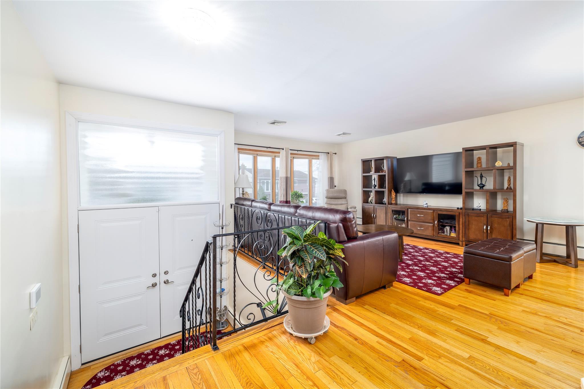 Single Family Green  Nassau County, NY 11510, MLS-851640-4