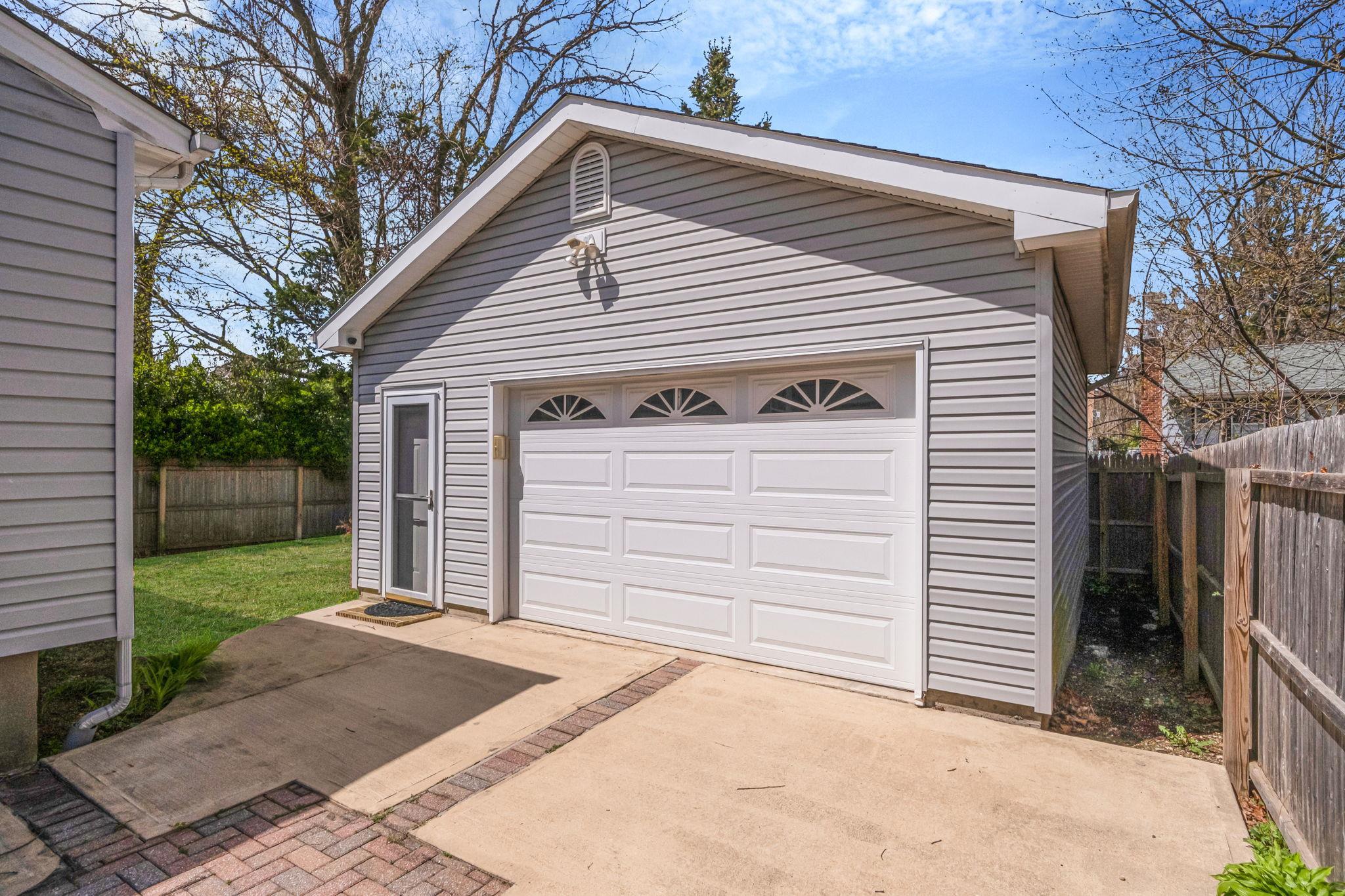 Single Family Healy  Suffolk County, NY 11743, MLS-851643-4