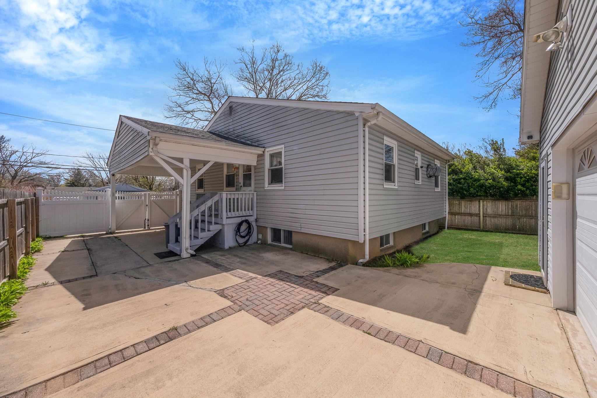 Single Family Healy  Suffolk County, NY 11743, MLS-851643-5