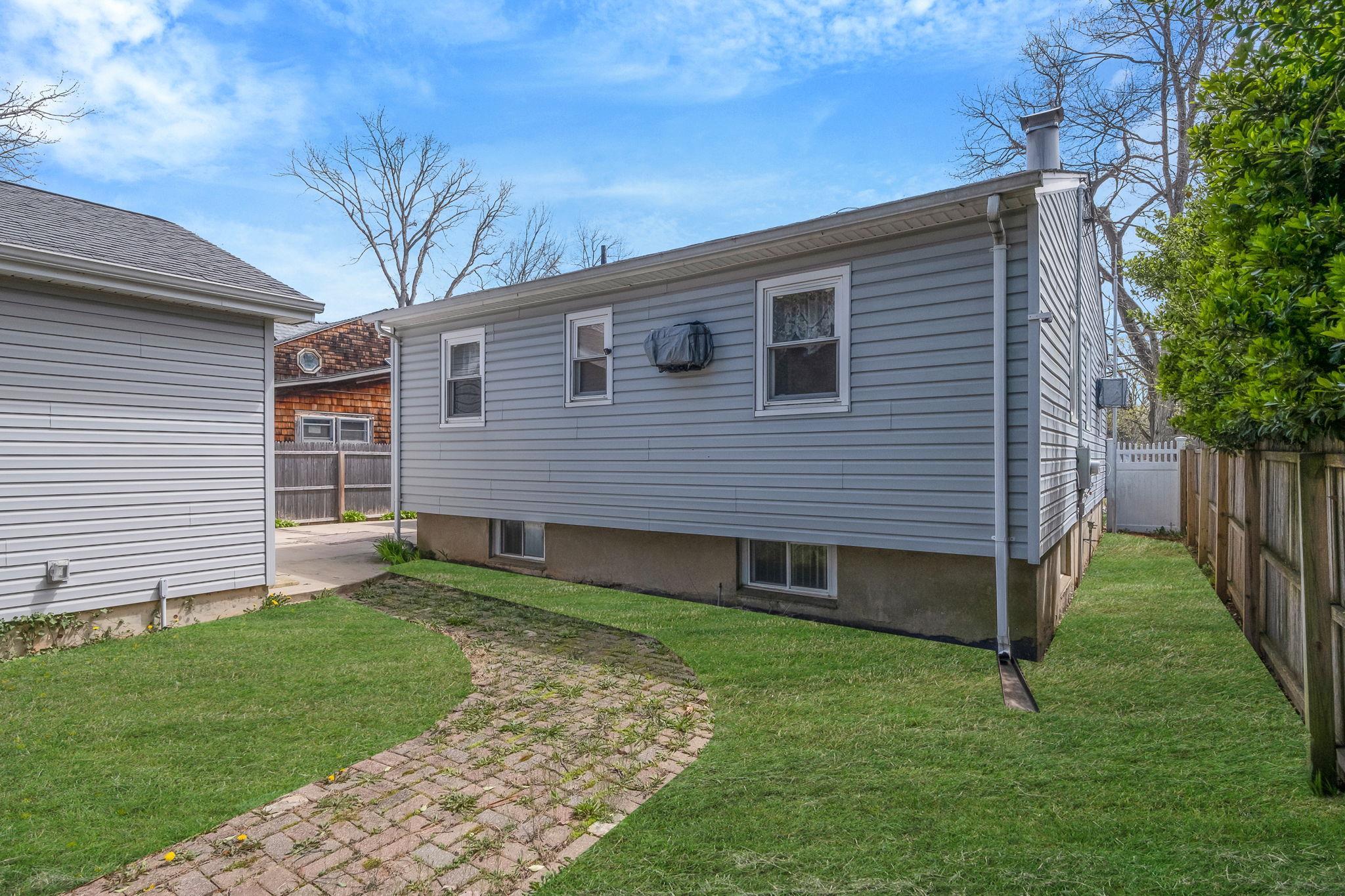 Single Family Healy  Suffolk County, NY 11743, MLS-851643-7