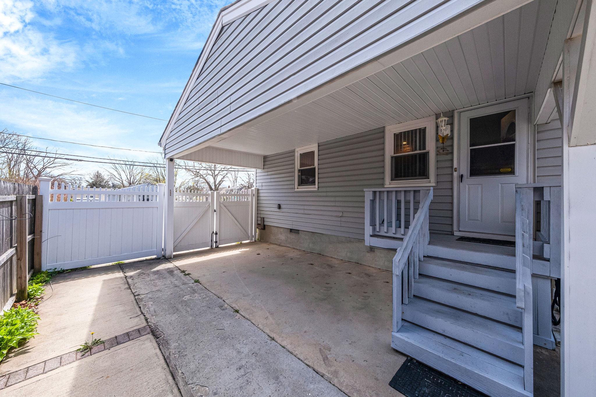 Single Family Healy  Suffolk County, NY 11743, MLS-851643-8