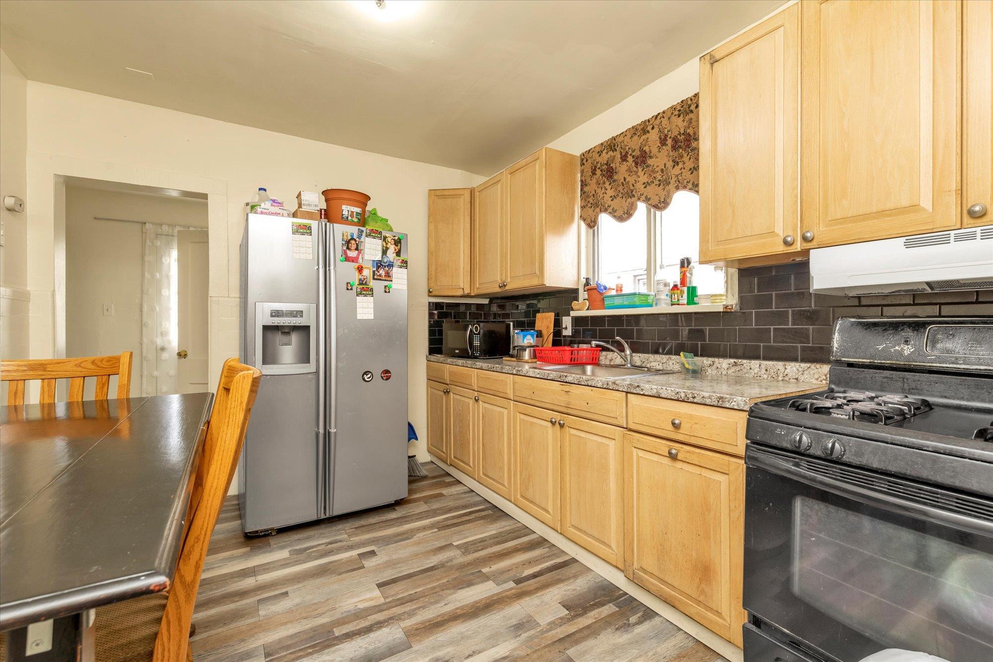 Single Family Burr  Nassau County, NY 11550, MLS-851699-10