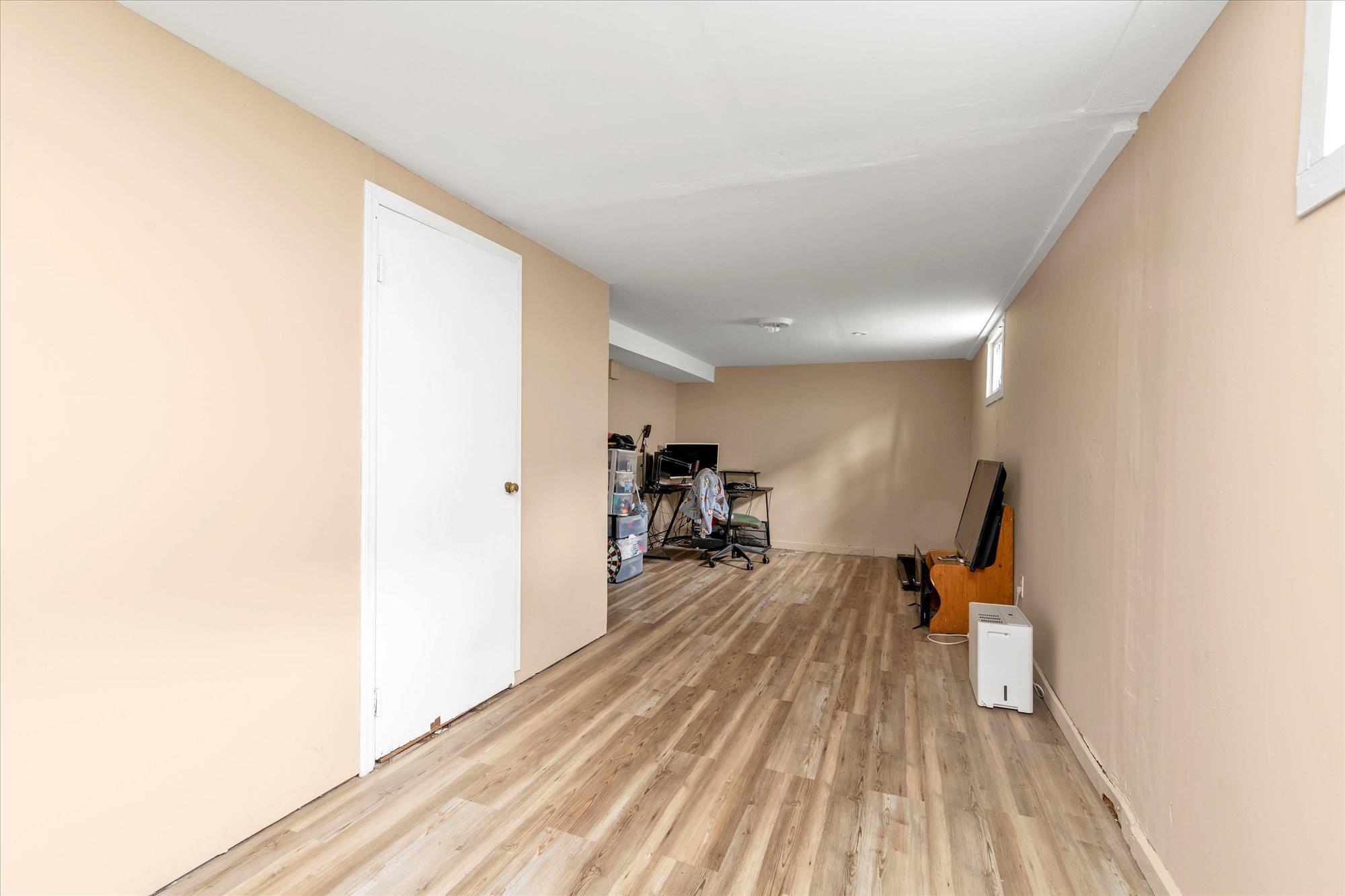 Single Family Burr  Nassau County, NY 11550, MLS-851699-15