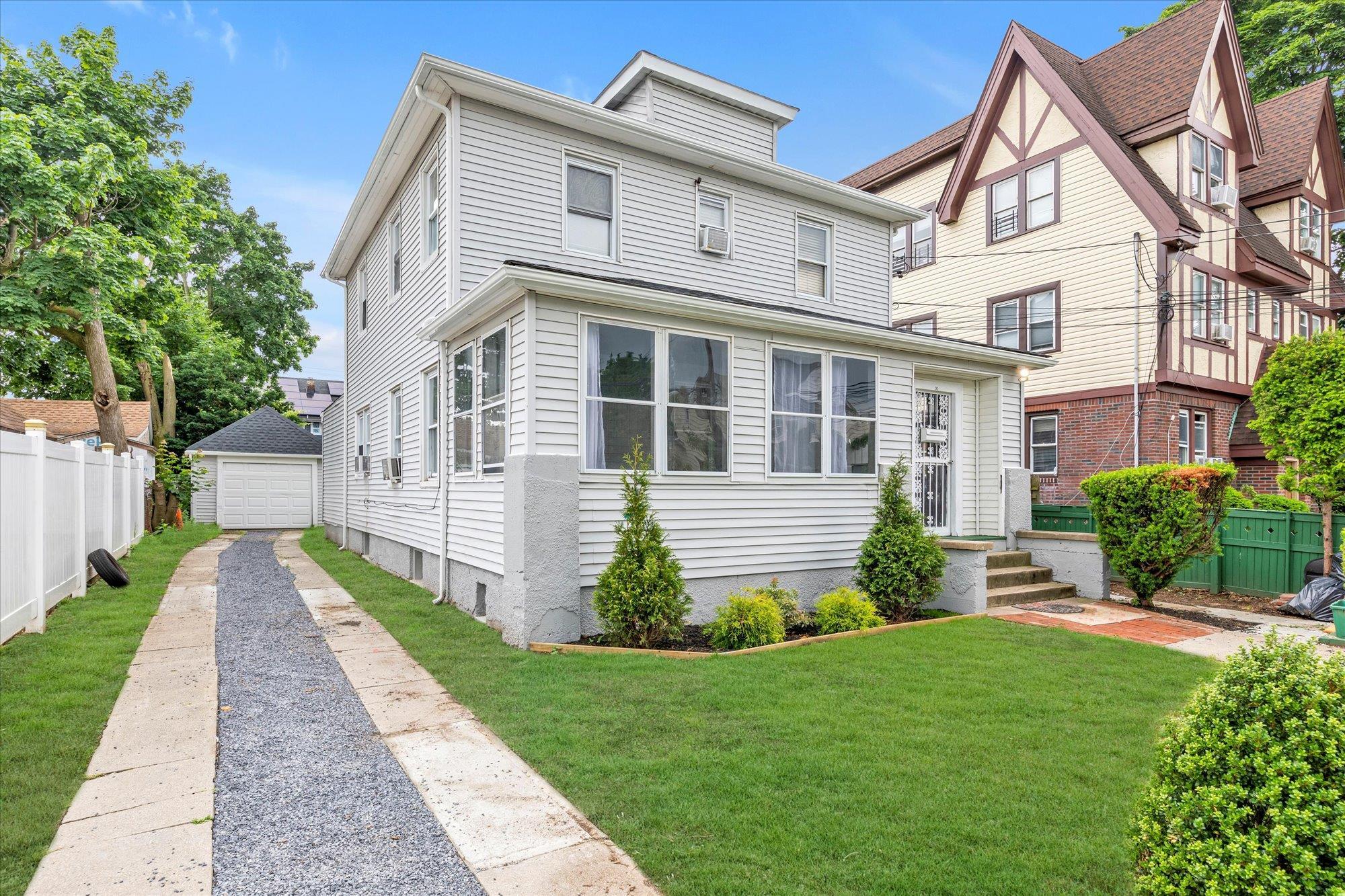 Single Family Burr  Nassau County, NY 11550, MLS-851699-2