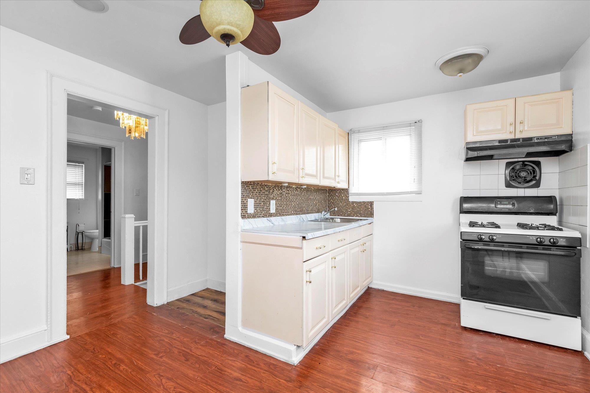 Single Family Burr  Nassau County, NY 11550, MLS-851699-4