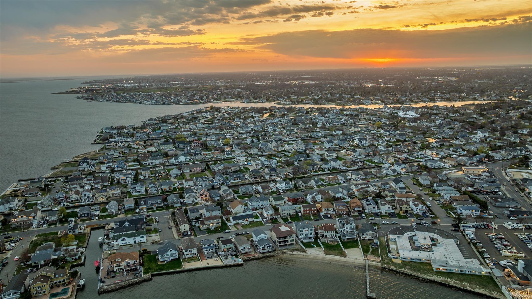 Single Family Yacht Club  Suffolk County, NY 11702, MLS-851700-35