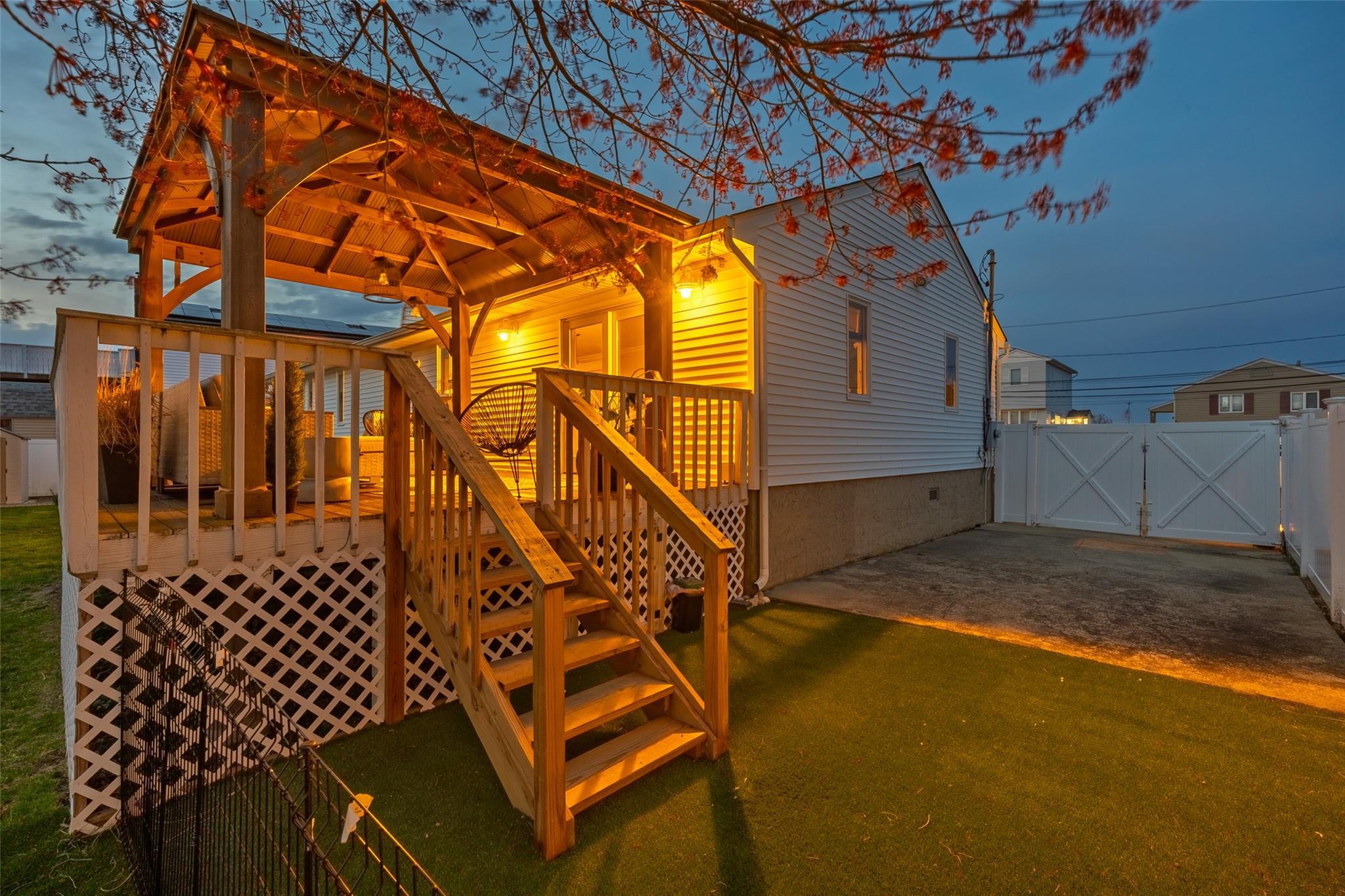Single Family Yacht Club  Suffolk County, NY 11702, MLS-851700-7