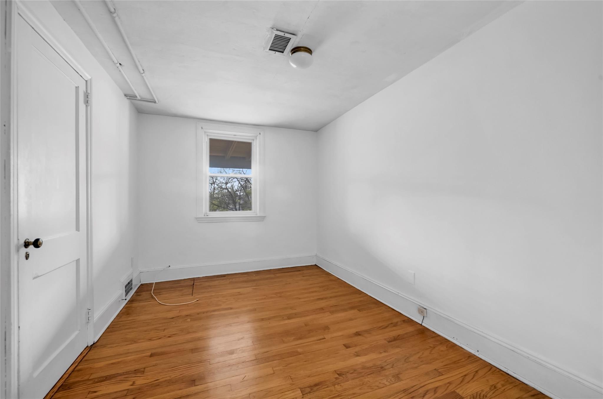 Single Family Chelsea  Nassau County, NY 11050, MLS-851734-22