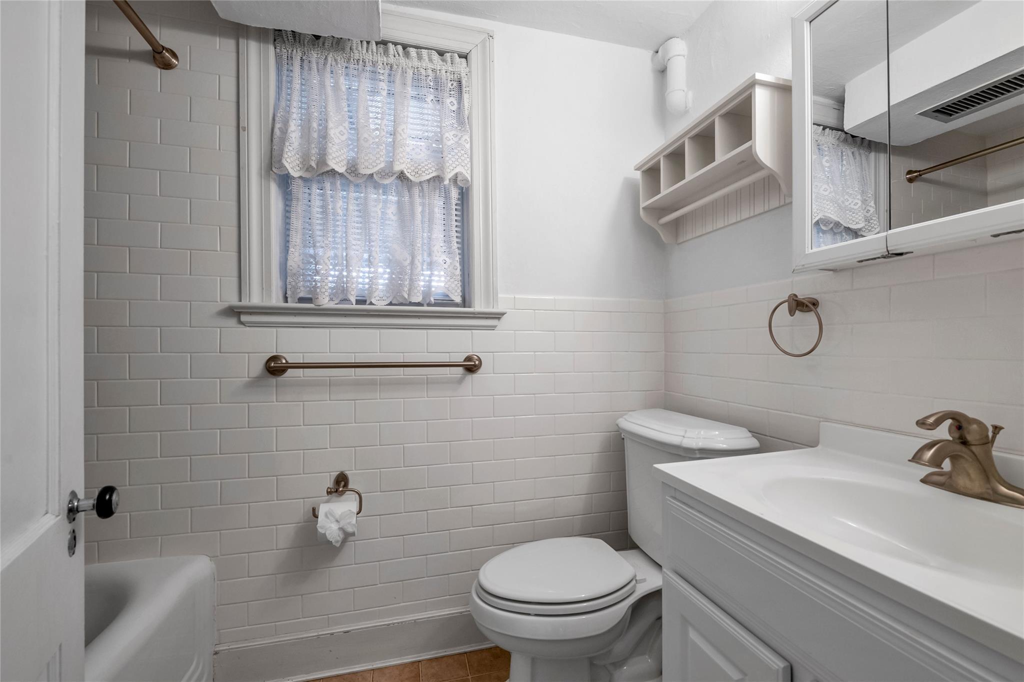 Single Family Chelsea  Nassau County, NY 11050, MLS-851734-23