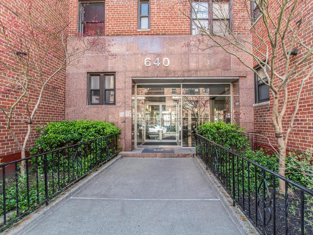 Coop 239  Bronx, NY 10463, MLS-851744-10