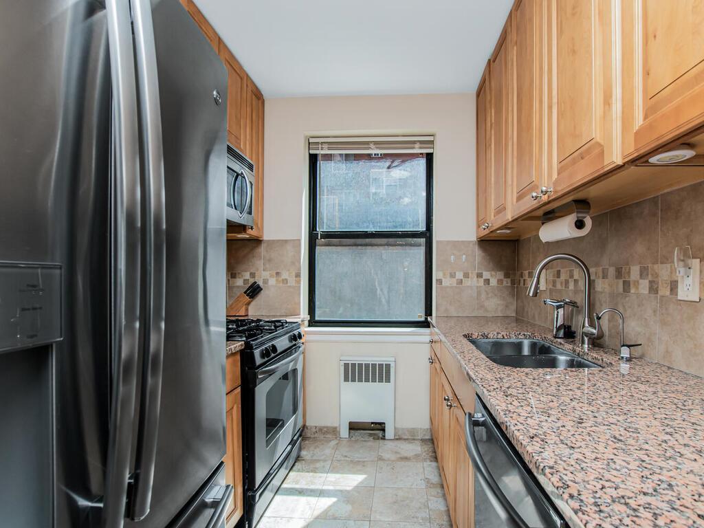 Coop 239  Bronx, NY 10463, MLS-851744-7
