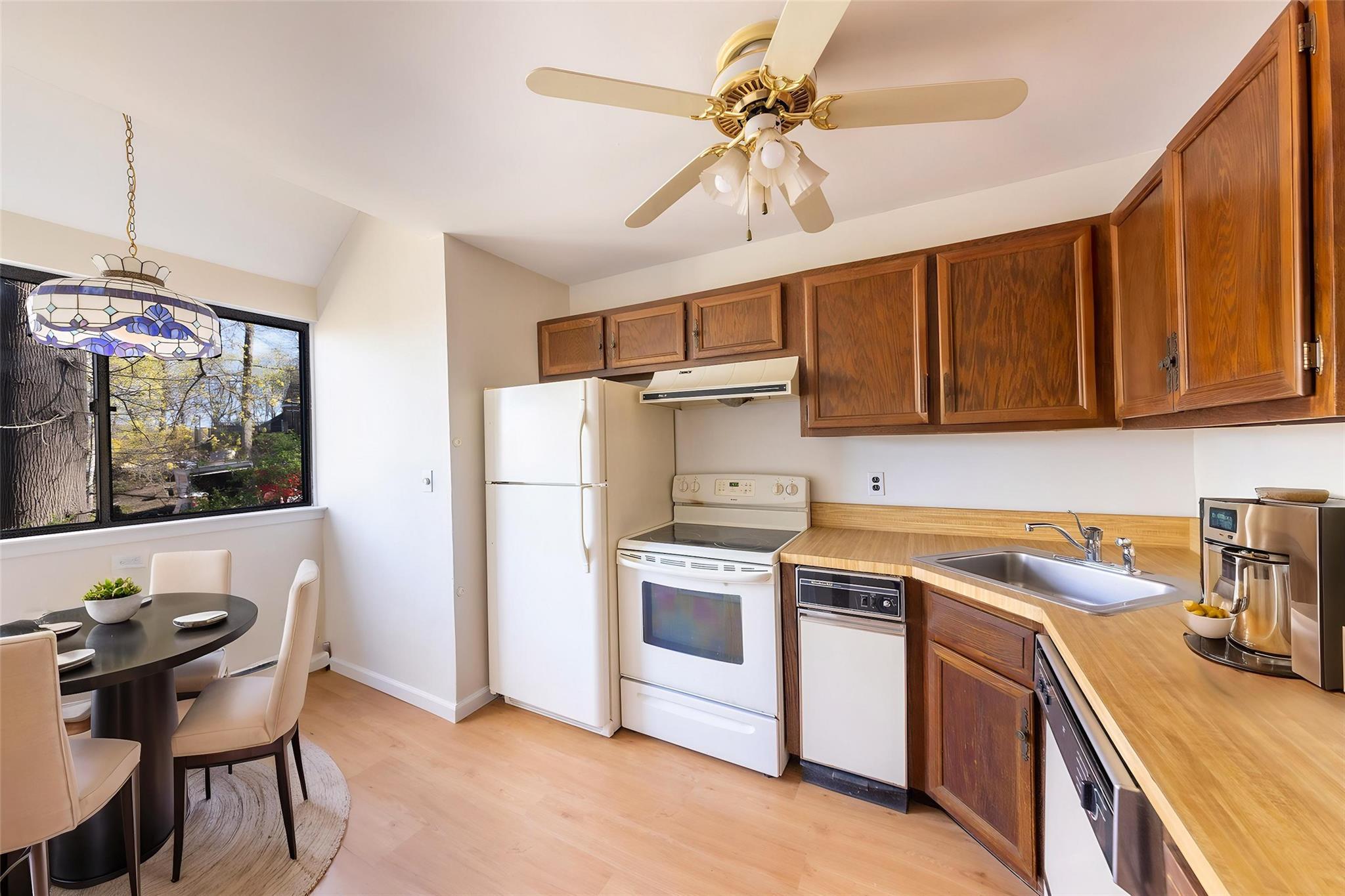 Single Family Round Hill  Westchester County, NY 10522, MLS-851814-10