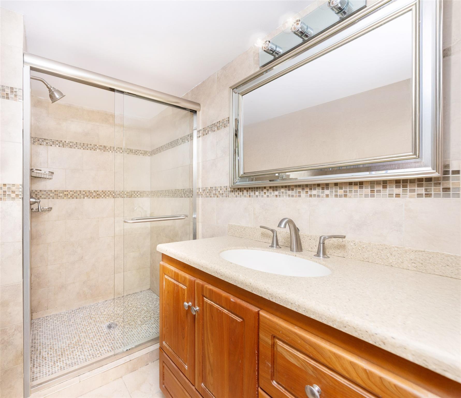 Single Family Round Hill  Westchester County, NY 10522, MLS-851814-16