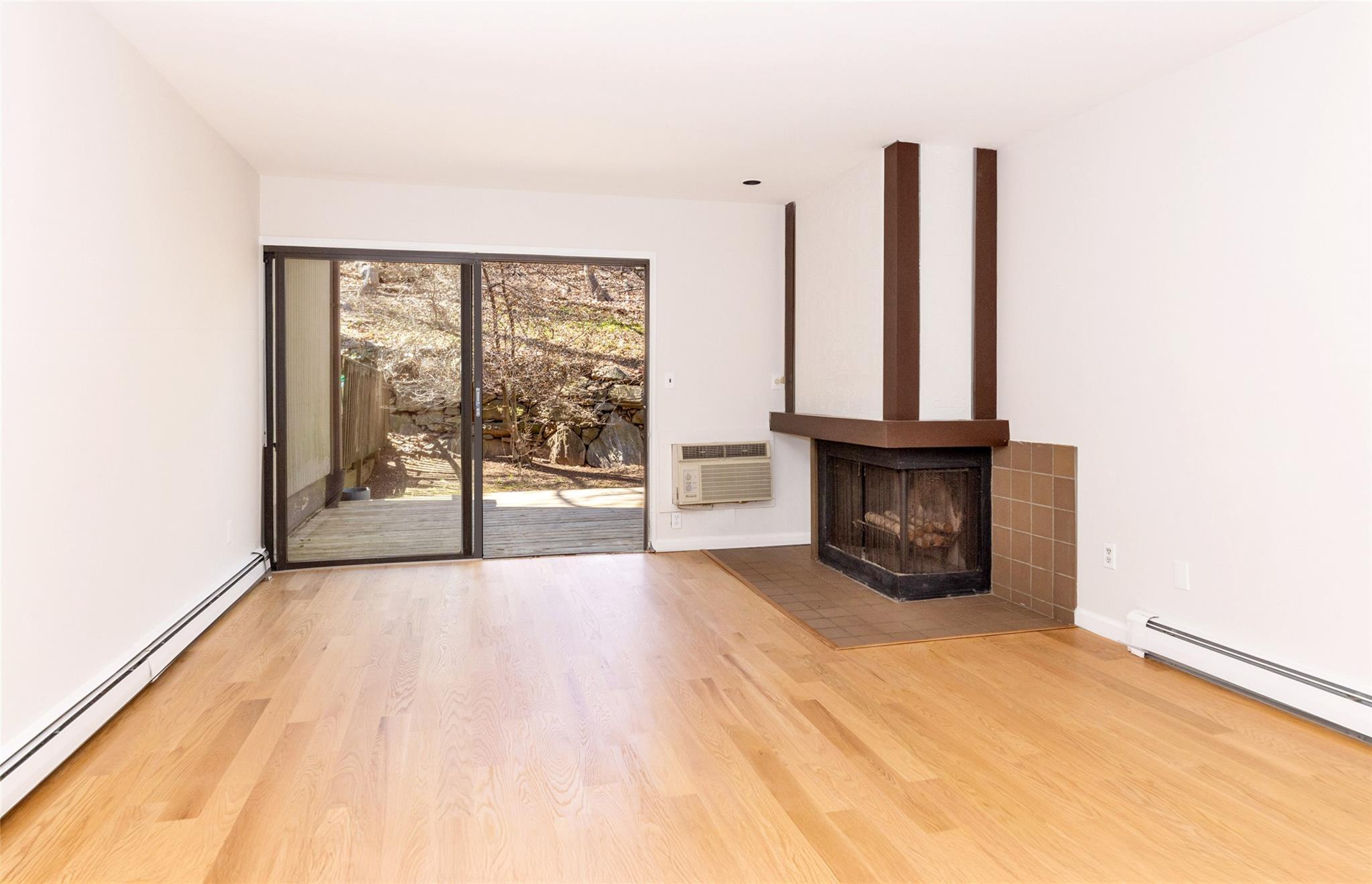 Single Family Round Hill  Westchester County, NY 10522, MLS-851814-7