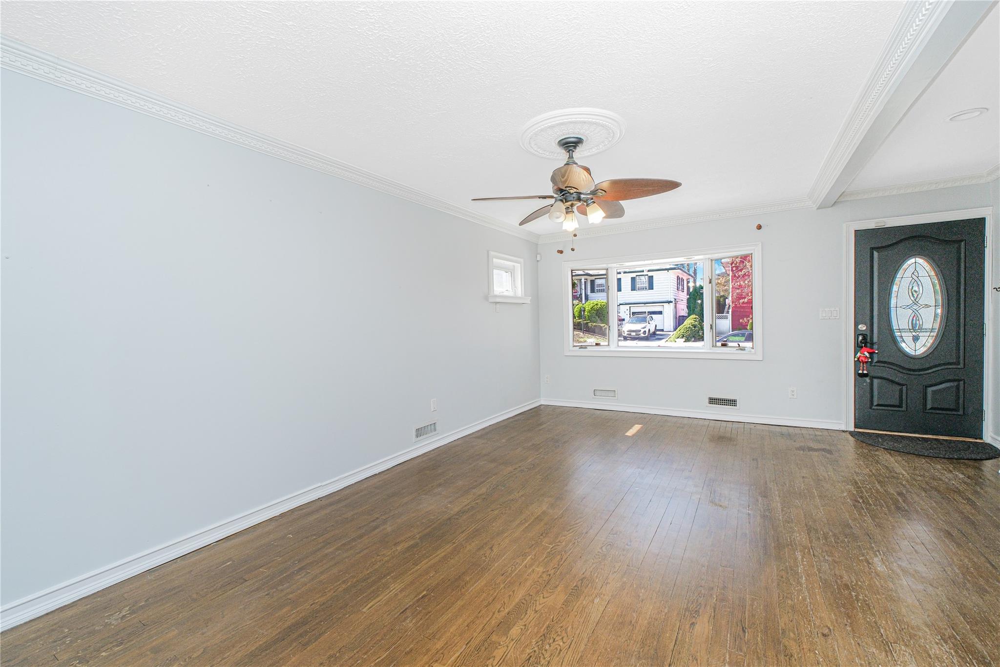 Single Family Vincent Ave  Staten Island, NY 10306, MLS-851823-15