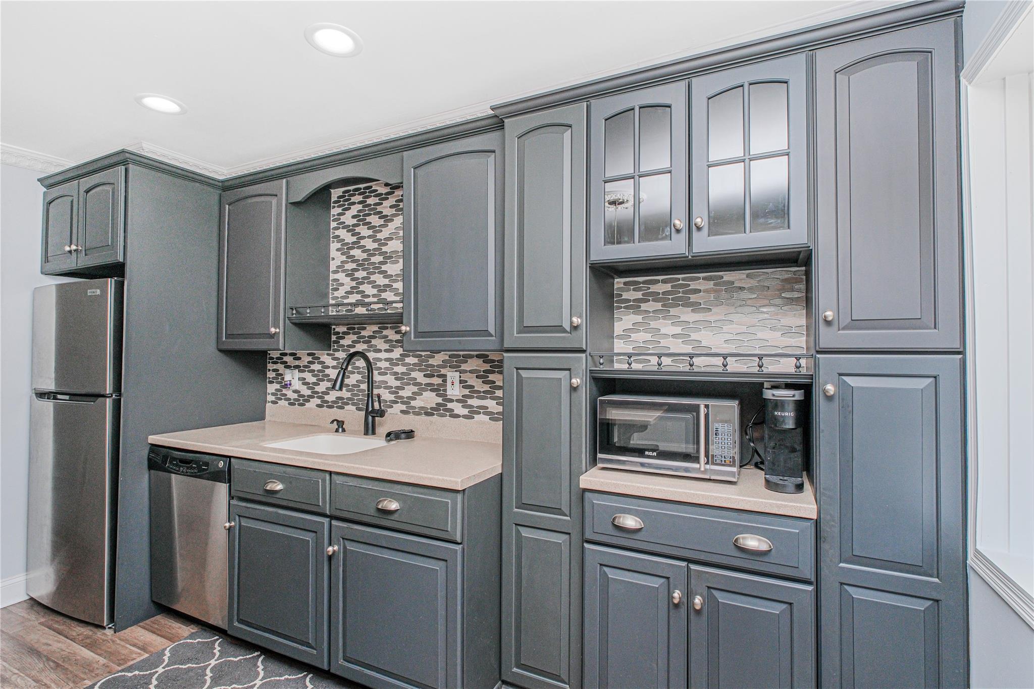 Single Family Vincent Ave  Staten Island, NY 10306, MLS-851823-17