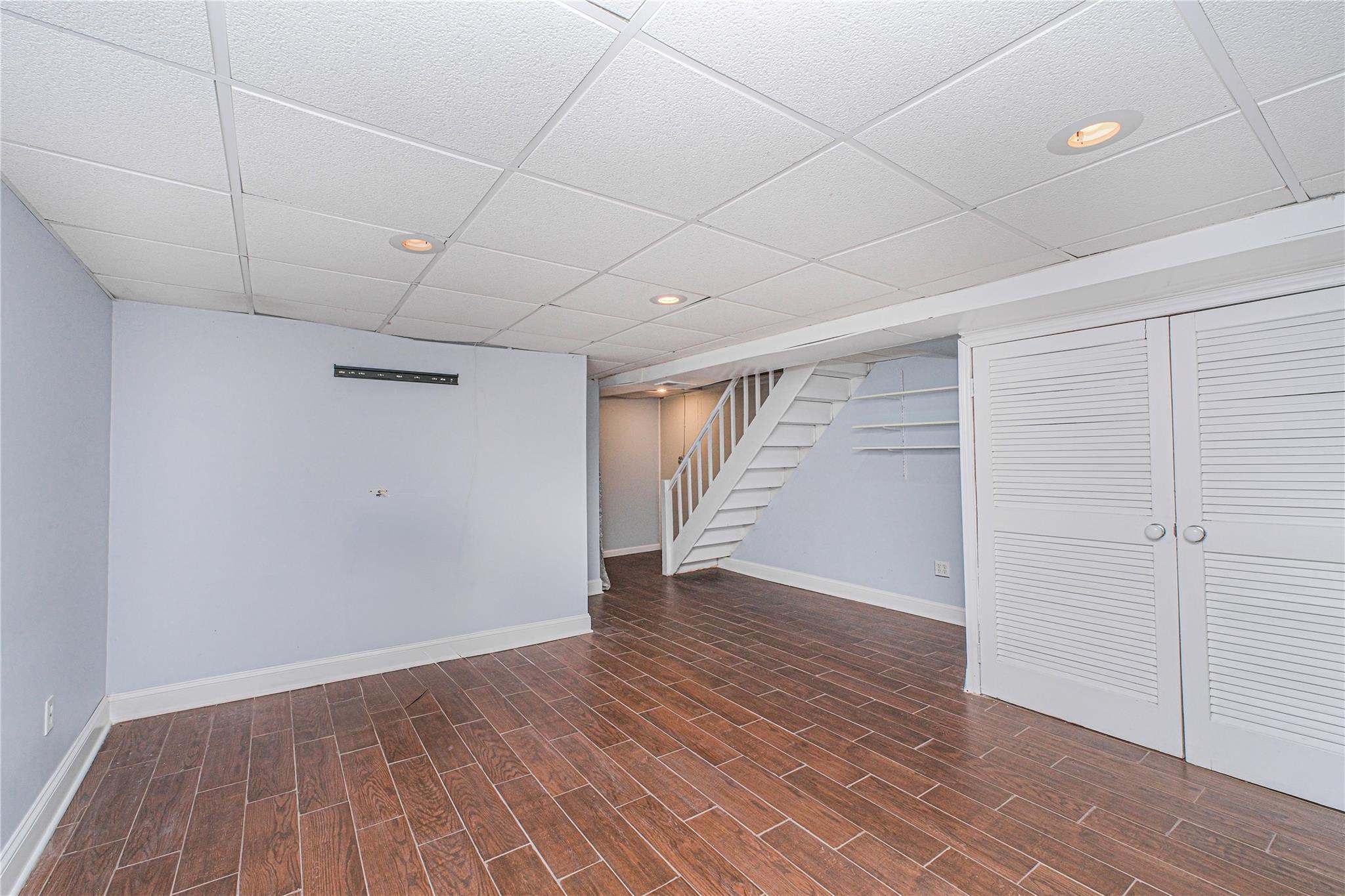 Single Family Vincent Ave  Staten Island, NY 10306, MLS-851823-31