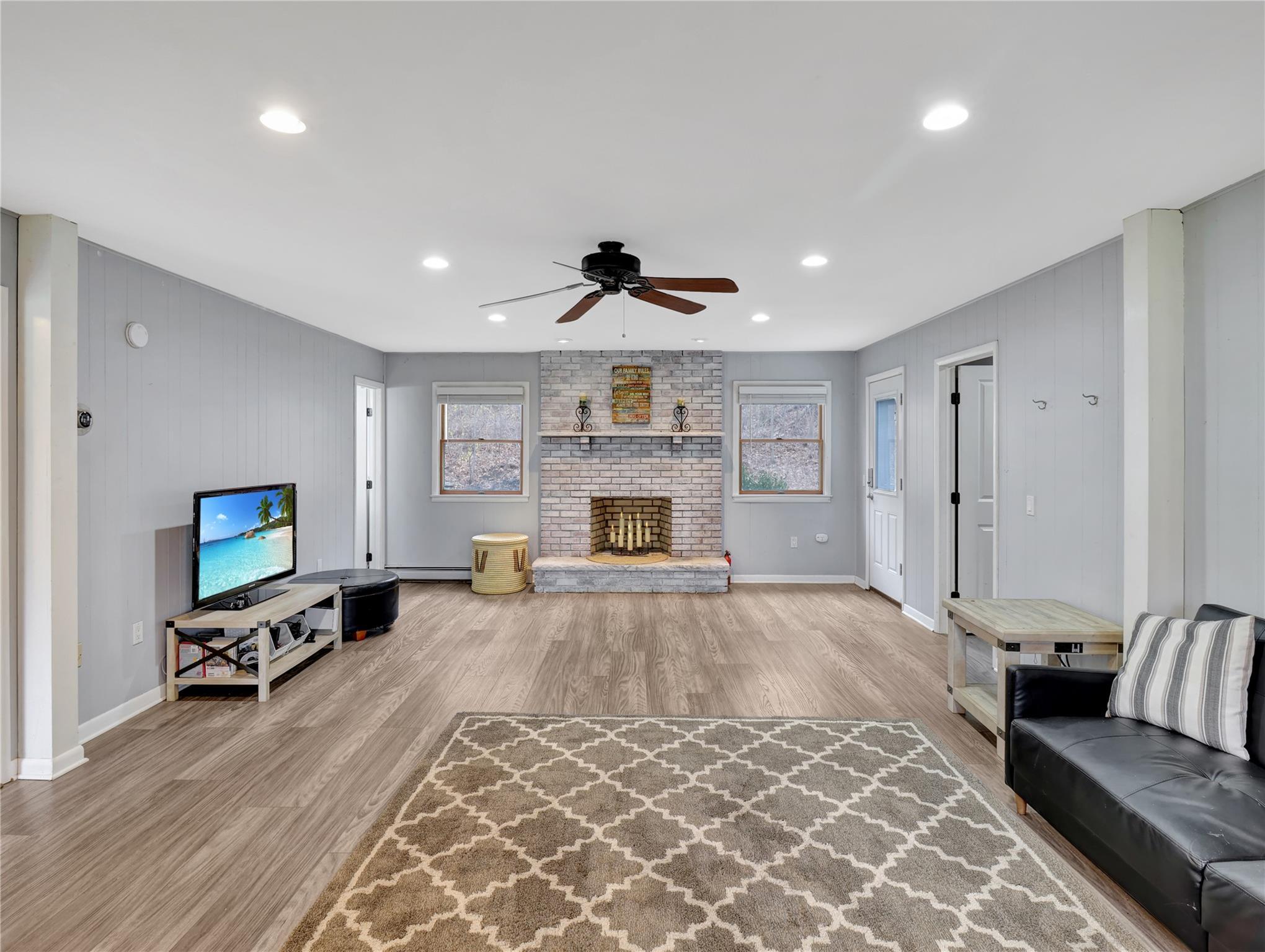 Single Family Farview  Dutchess County, NY 12533, MLS-851827-28