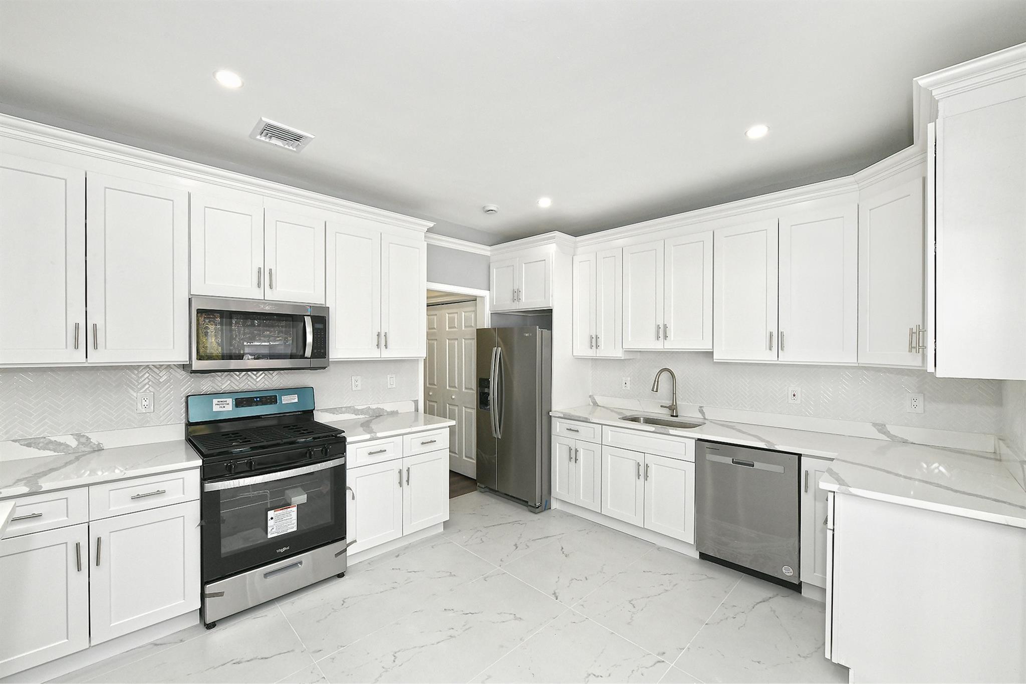 Single Family Timber Ridge  Suffolk County, NY 11727, MLS-851849-11