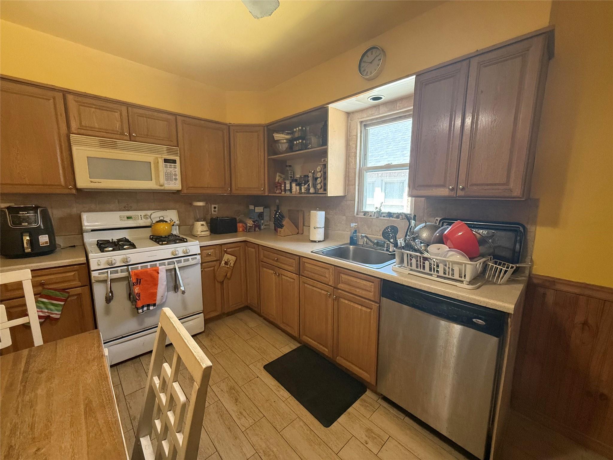 Single Family 80th  Queens, NY 11385, MLS-851875-8