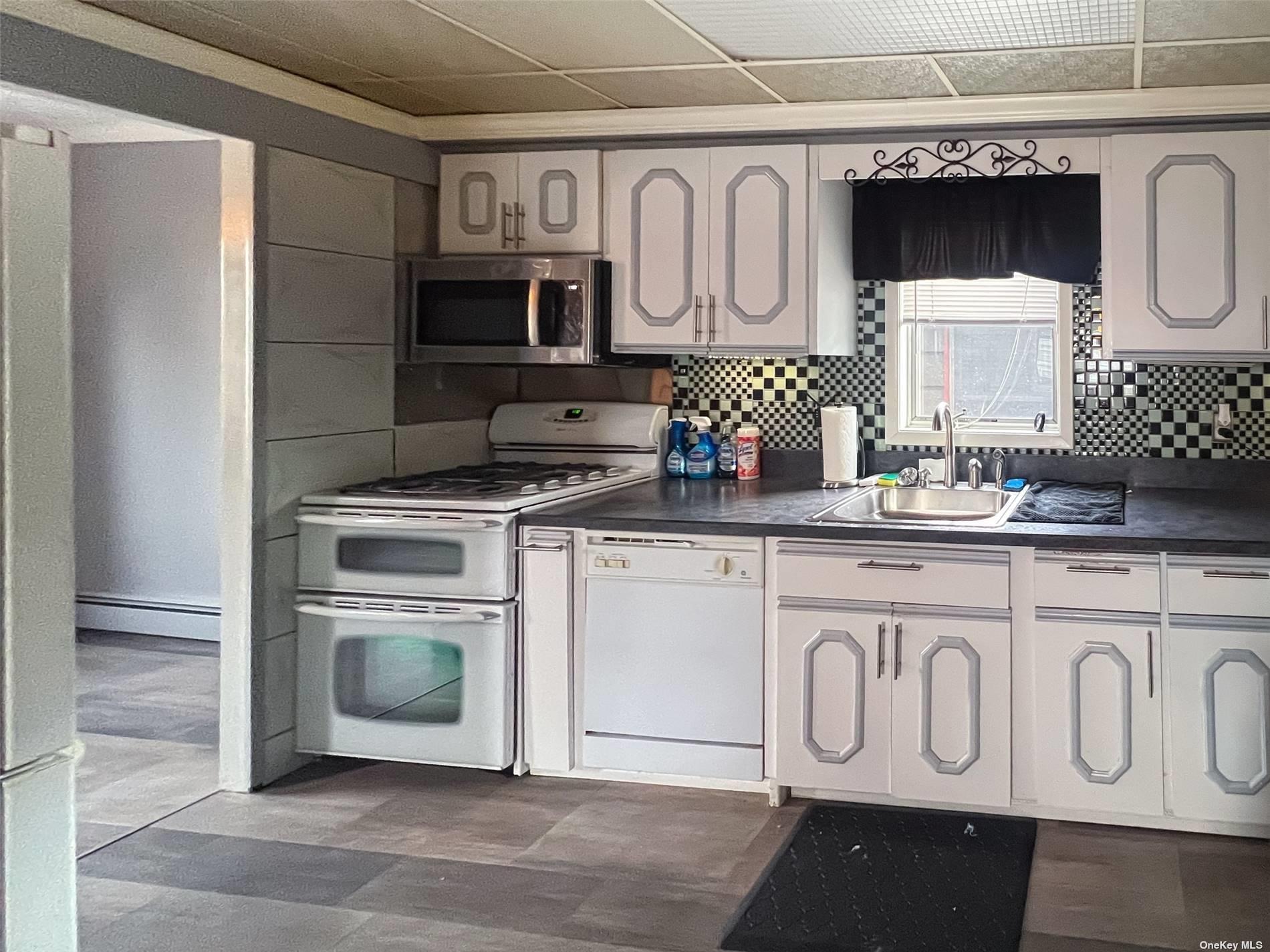 Single Family Reinhart  Suffolk County, NY 11747, MLS-851918-10