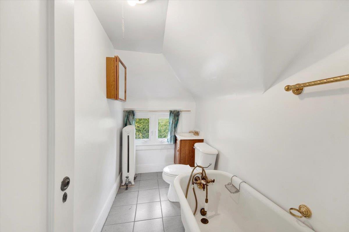Single Family Pilgrim  Westchester County, NY 10710, MLS-851920-28