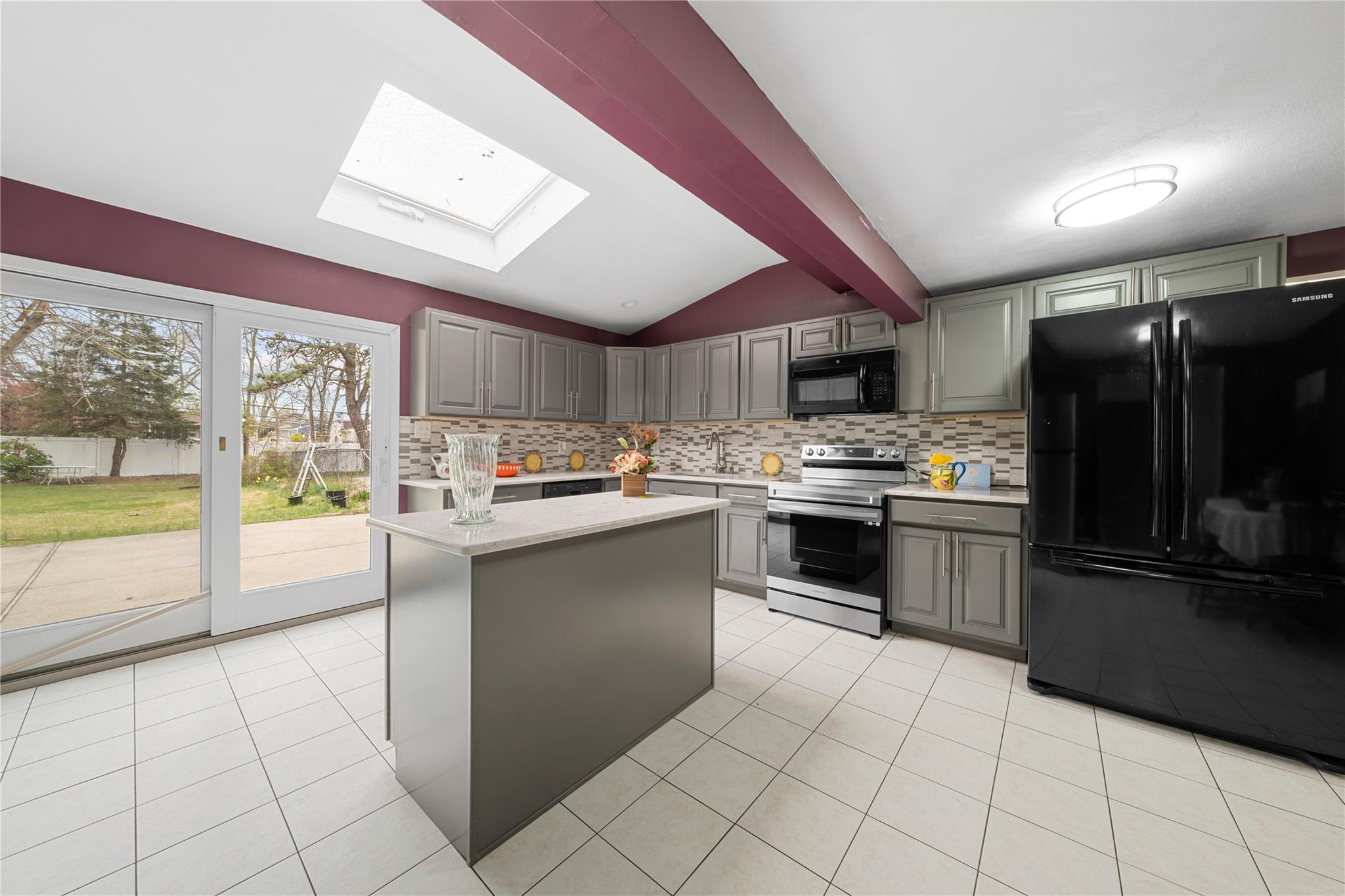 Single Family Brookfield  Suffolk County, NY 11720, MLS-851957-10