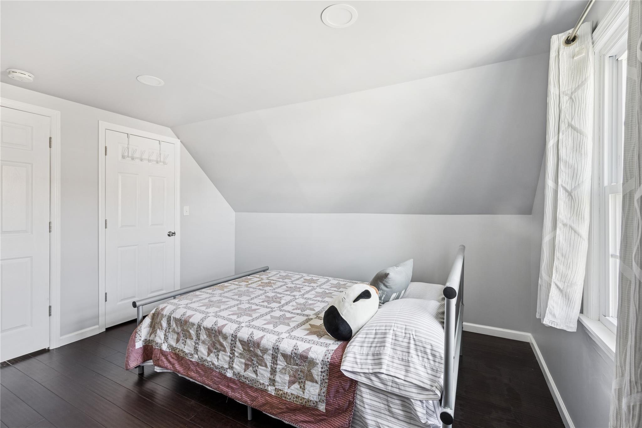 Single Family 10th  Nassau County, NY 11040, MLS-852042-26