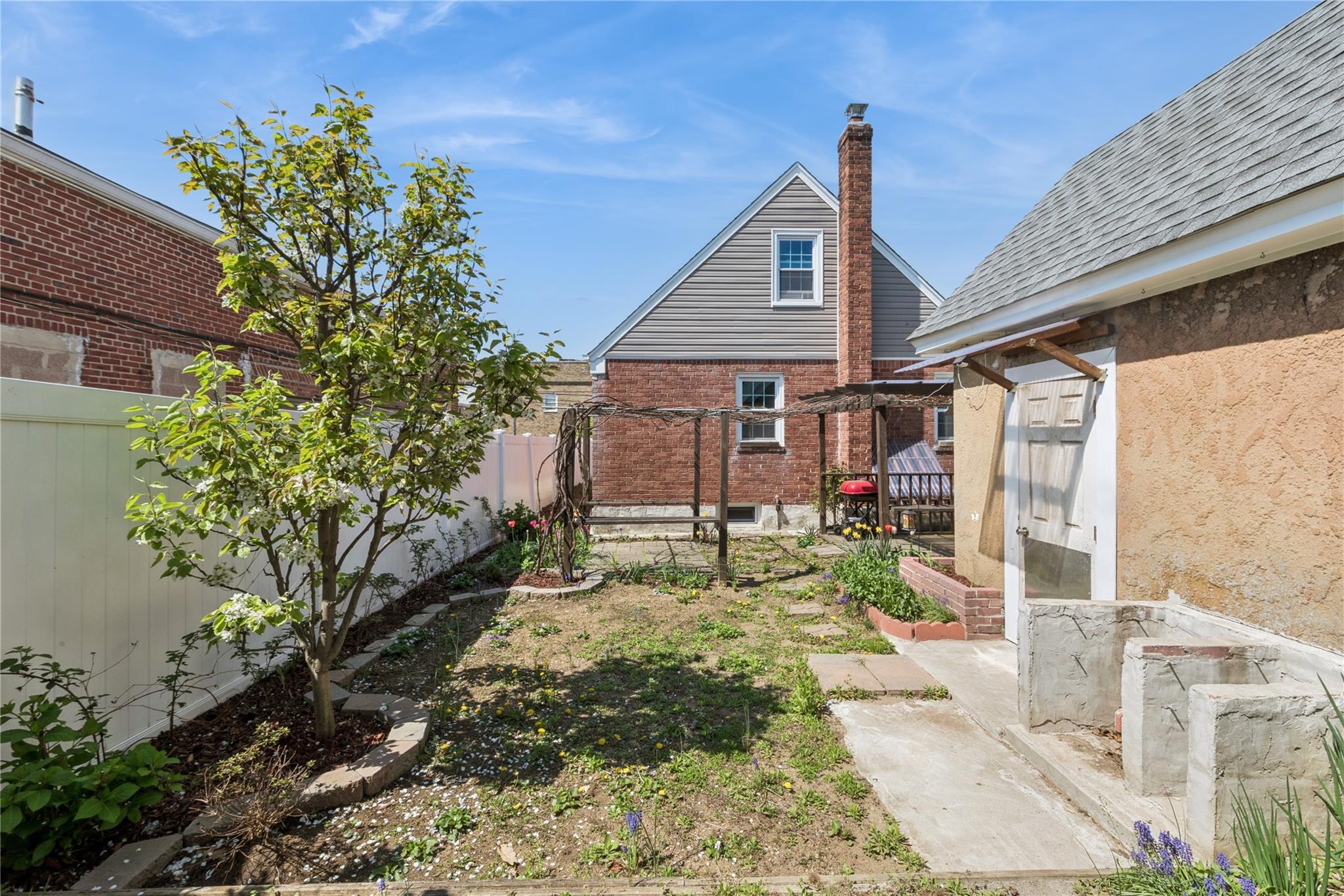 Single Family 10th  Nassau County, NY 11040, MLS-852042-41