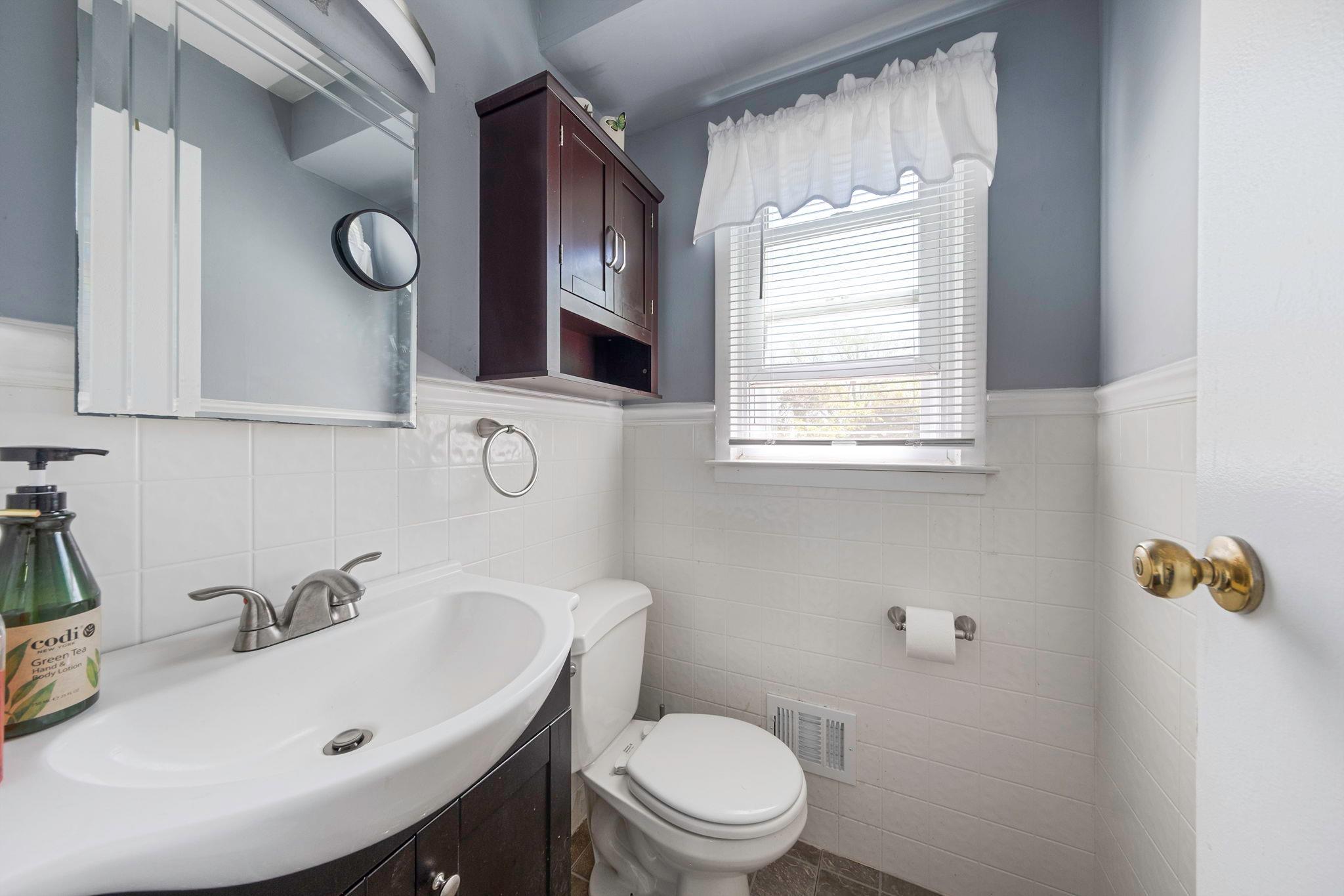 Single Family Hedge  Suffolk County, NY 11720, MLS-852055-13