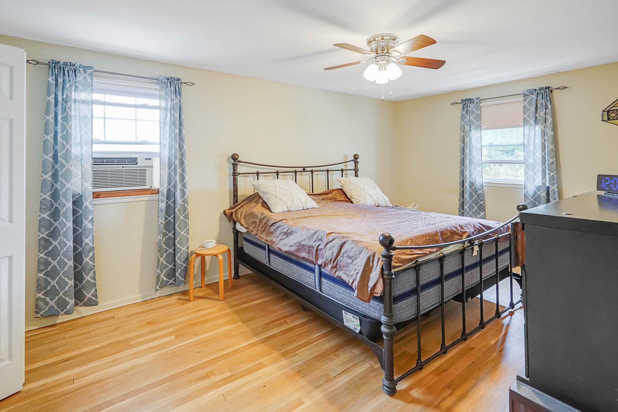 Single Family Hedge  Suffolk County, NY 11720, MLS-852055-23