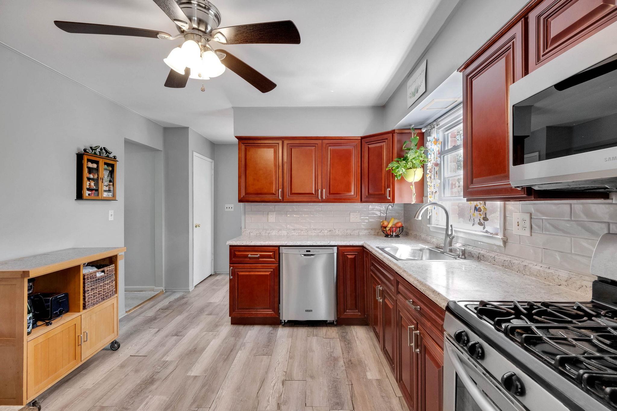 Single Family Hedge  Suffolk County, NY 11720, MLS-852055-5