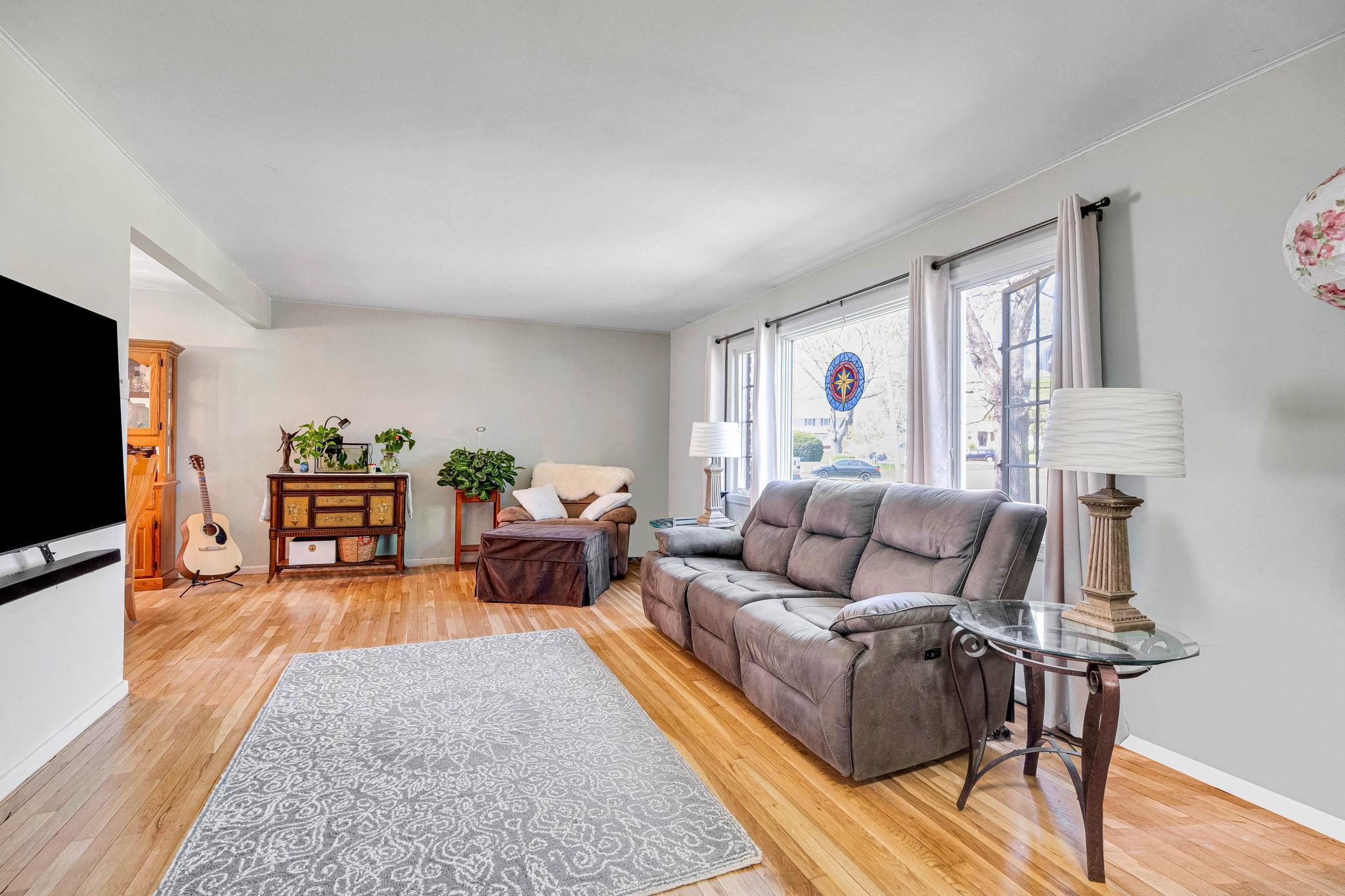 Single Family Hedge  Suffolk County, NY 11720, MLS-852055-8