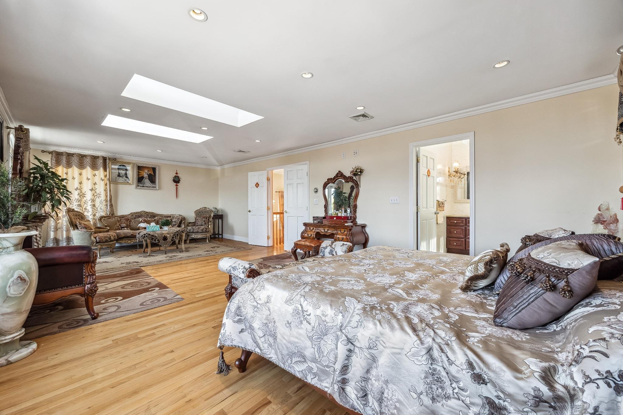 Single Family Riverside  Queens, NY 11357, MLS-852085-18