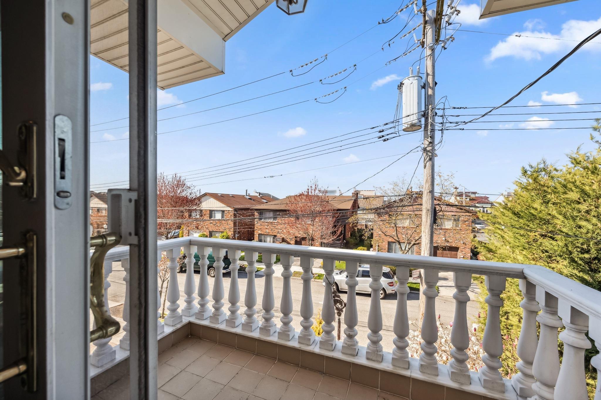 Single Family Riverside  Queens, NY 11357, MLS-852085-21