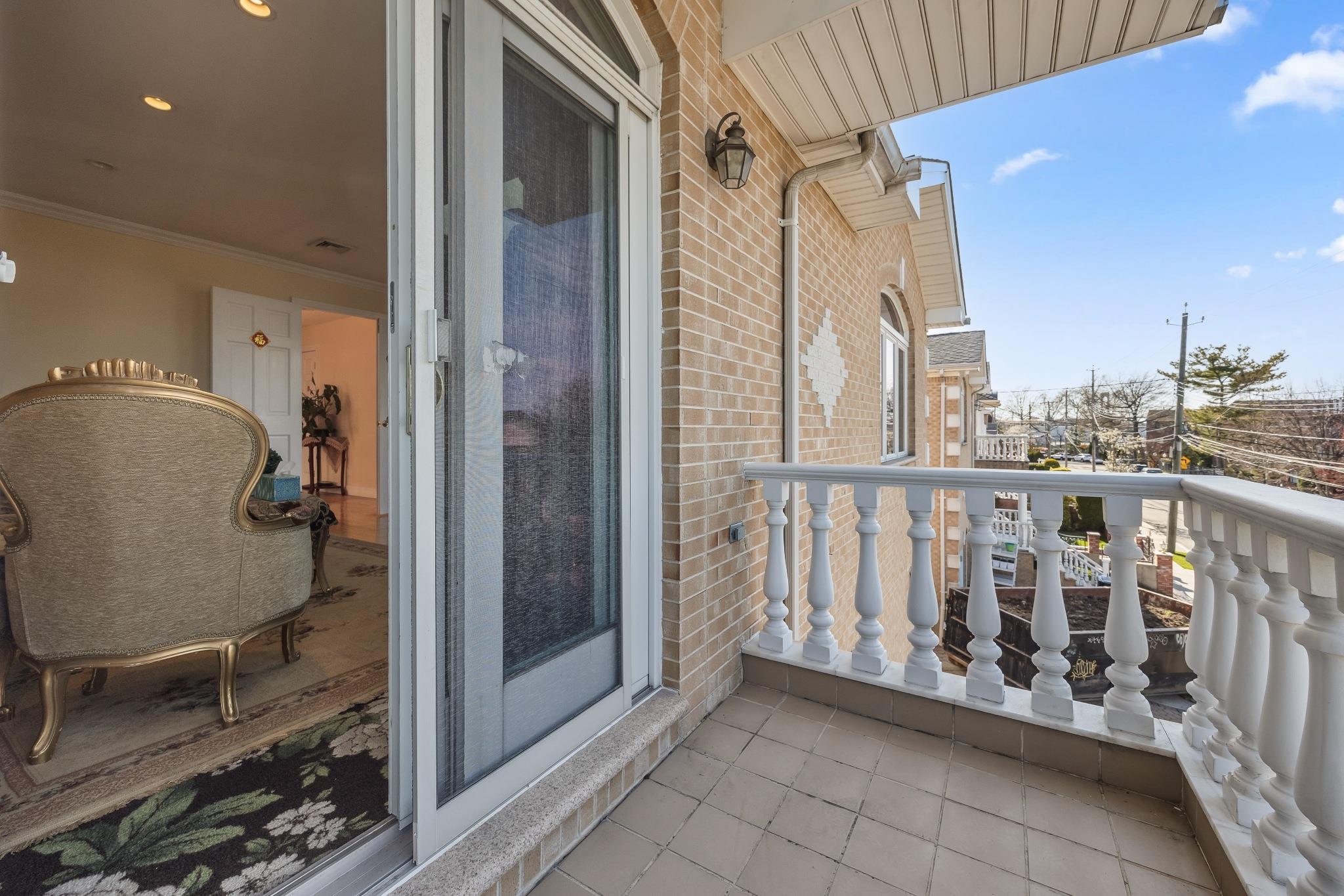 Single Family Riverside  Queens, NY 11357, MLS-852085-22