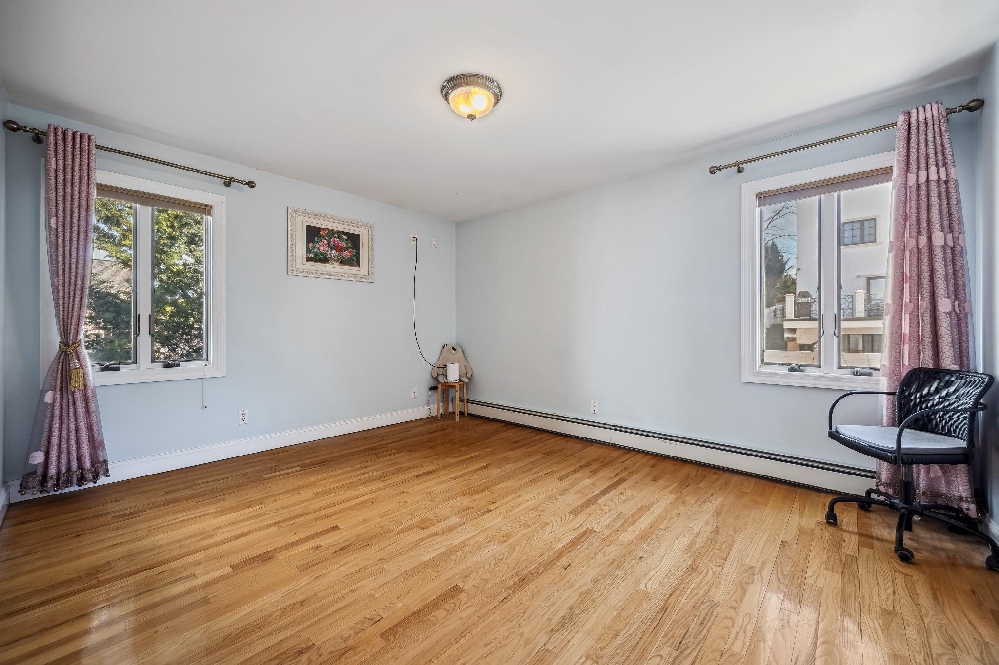 Single Family Riverside  Queens, NY 11357, MLS-852085-29