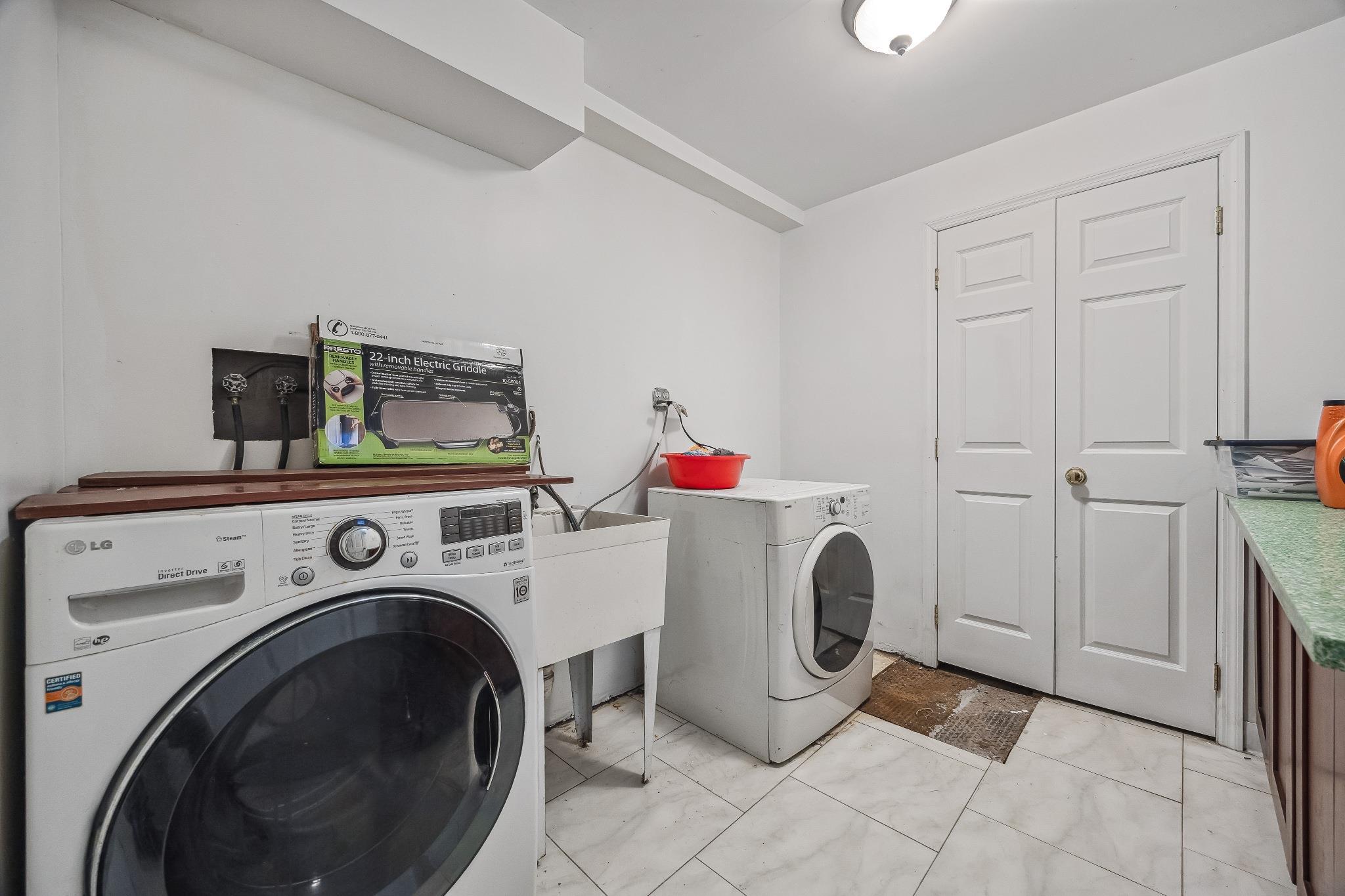 Single Family Riverside  Queens, NY 11357, MLS-852085-30
