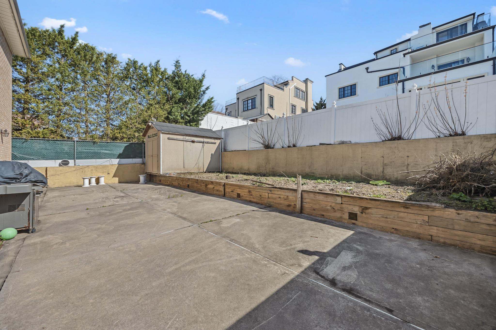Single Family Riverside  Queens, NY 11357, MLS-852085-33
