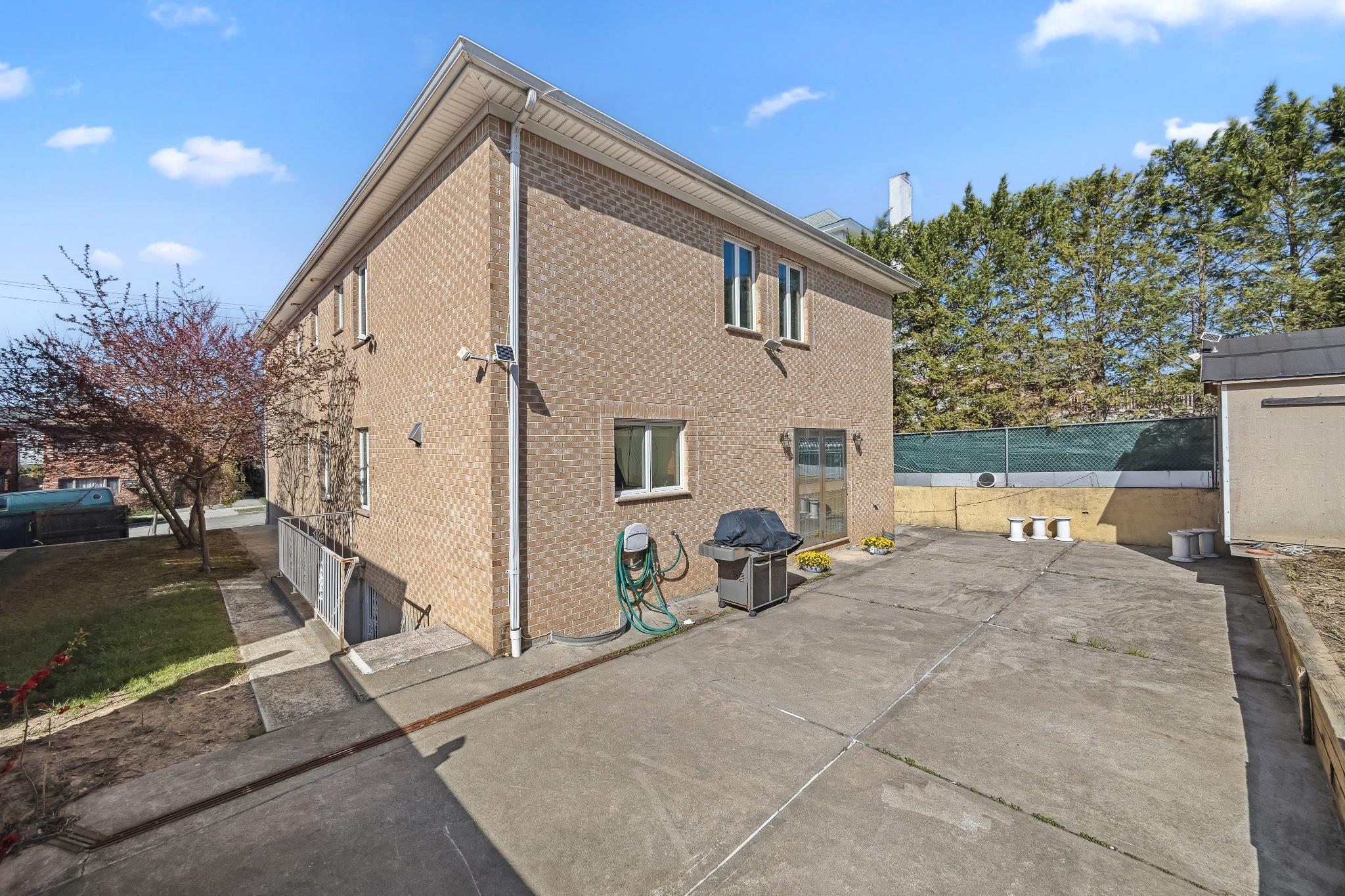 Single Family Riverside  Queens, NY 11357, MLS-852085-34